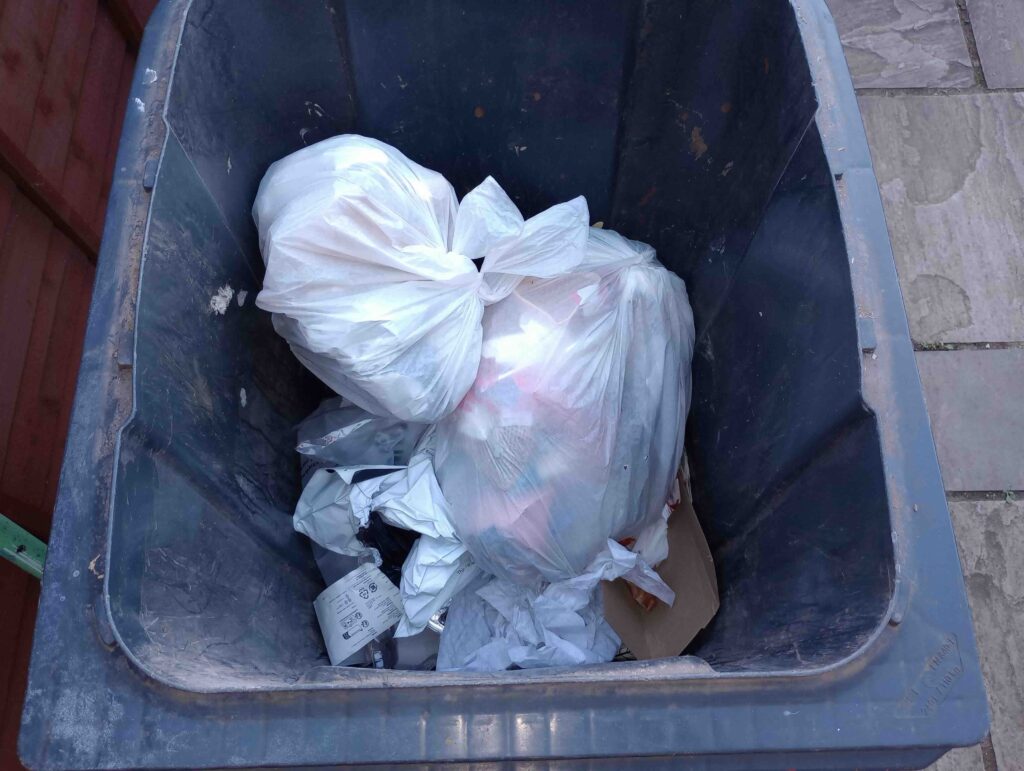 Garbage can